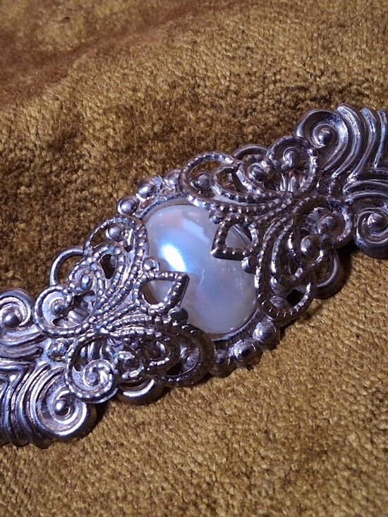 Pearl Accessories - Vintage Barrette Hair Clip Silver Ornate Filligree Faux Pearl Korea 4"